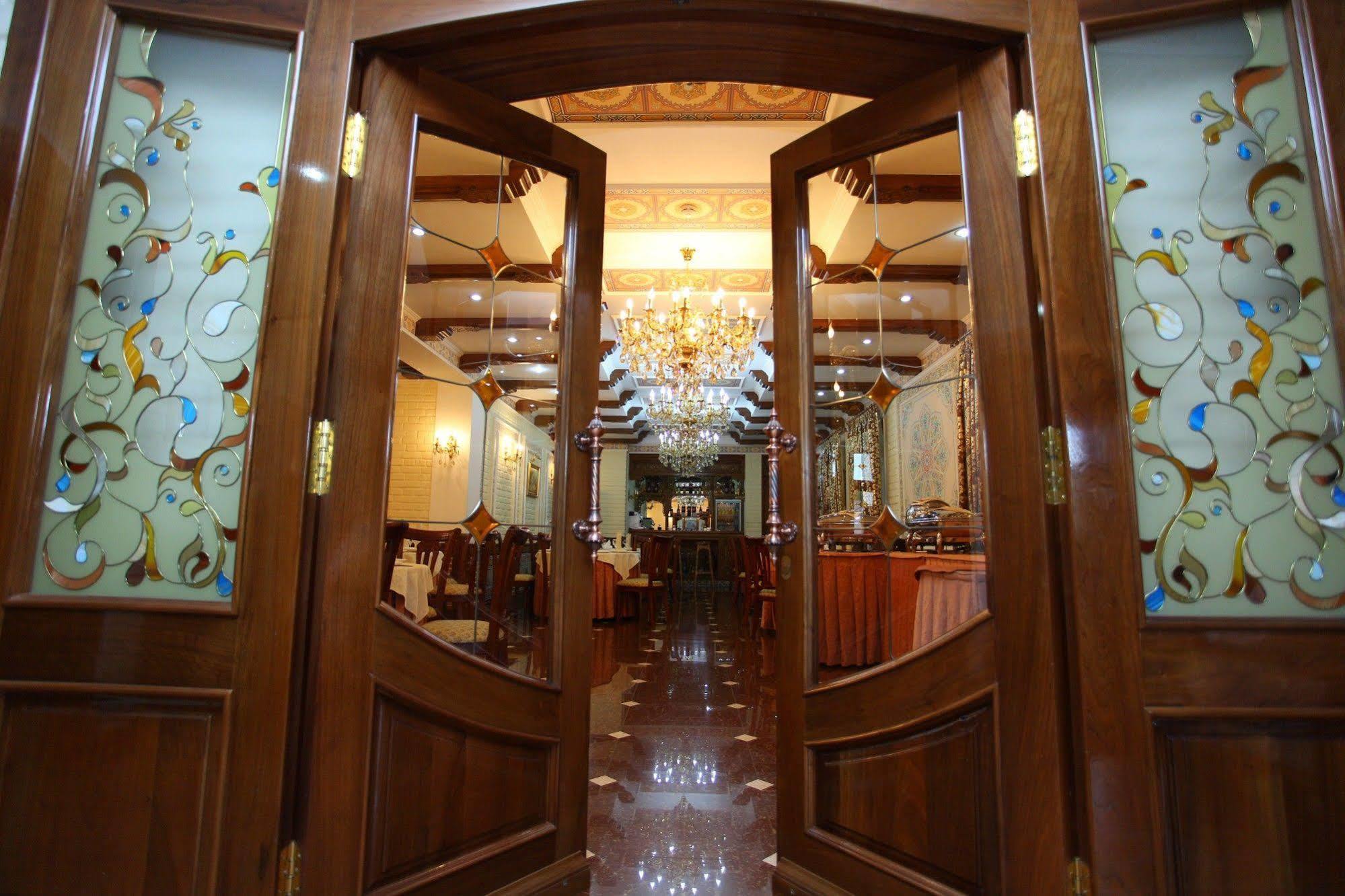 Hotel Grand Samarkand Superior - A Buitenkant foto
